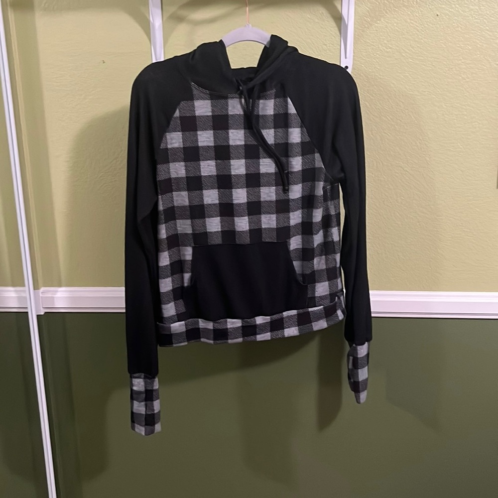 Hooded long sleeve shirt